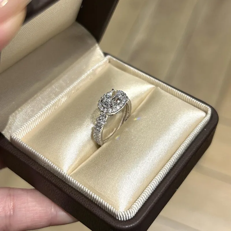 بيضة حمامة بيضاوية فاخرة خفيفة على الموضة مرصعة قليلاً مع حلقة افتتاح الماس للسيدات تصميم متخصص أنيق بمصابع السبابة الراقية #4