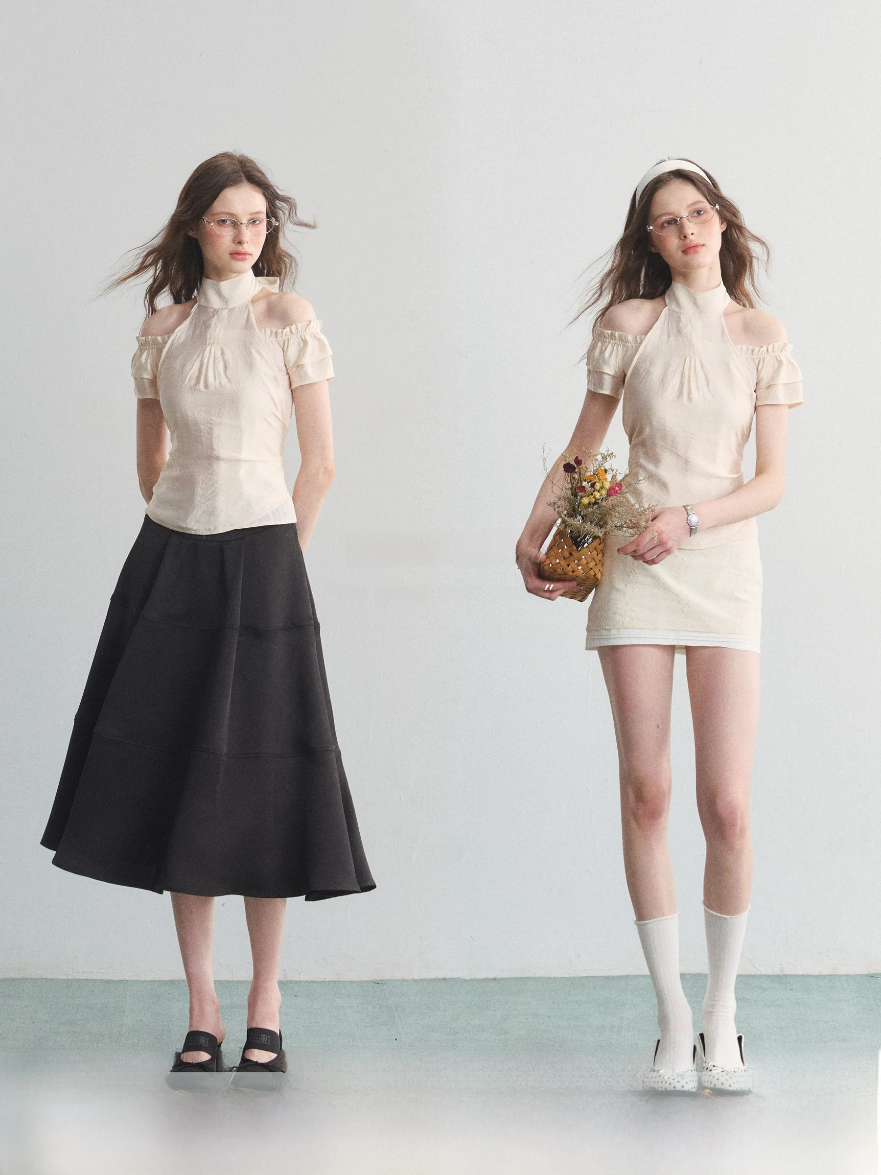 

Комплект из двух предметов SPEAR YOUTH Rose Mist: шелковый топ на одно плечо из шифона, жилет с воротником-стойкой и короткими рукавами-фонариками, приталенный крой