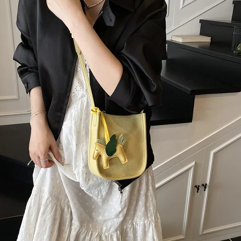 

Elegant Designer Messenger Bag For Ladies Premium Leather Crossbody Shoulder Handbag Women's Tote