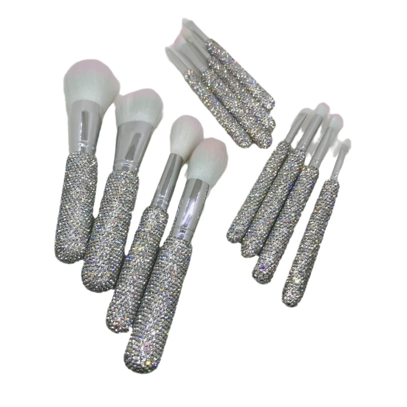 The new diamond-encrusted makeup brush 12-piece set is a value-for-money diamond-applied light luxury makeup tool