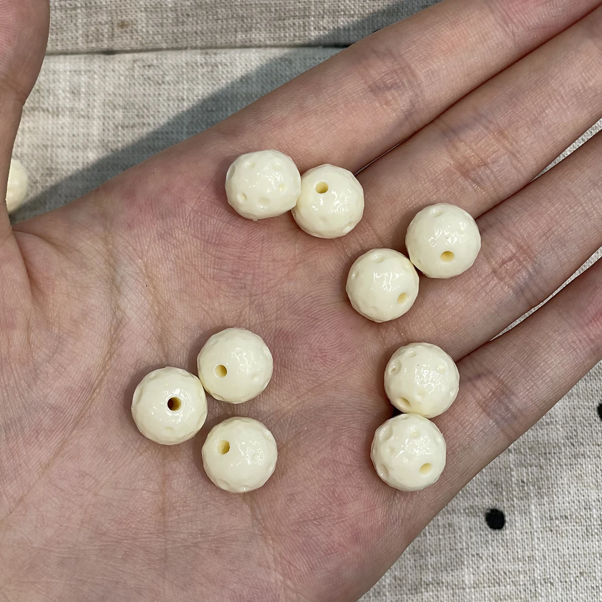 20Pcs Shell Powder Pressed Moon Surface Round Beads10x11mm Perforated Loose White Carved Beads for DIY Necklace Jewelry Making
