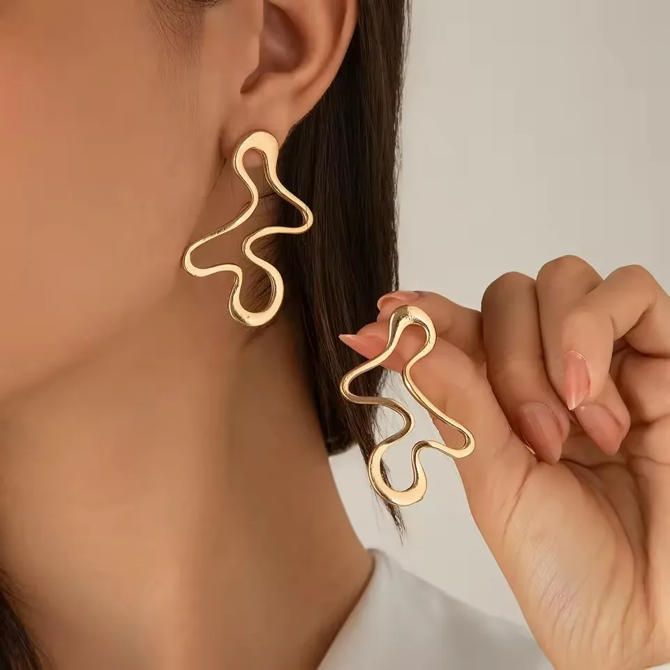 New Minimalist Irregular Hollow Geometry Metal Stud Earrings Punk Statement Gold Color Earring Fashion Women's Charm Ear Jewelry