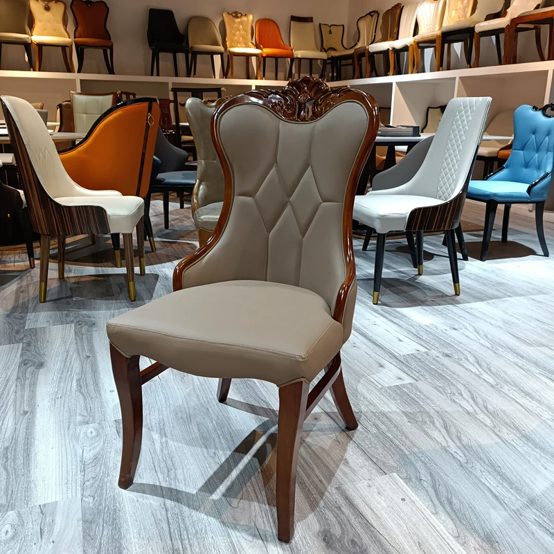 كرسي طعام من الخشب الصلب المنحوت للمنزل، مطعم غربي للمشاهير، كرسي ترفيهي من الجلد الرمادي، فندق P