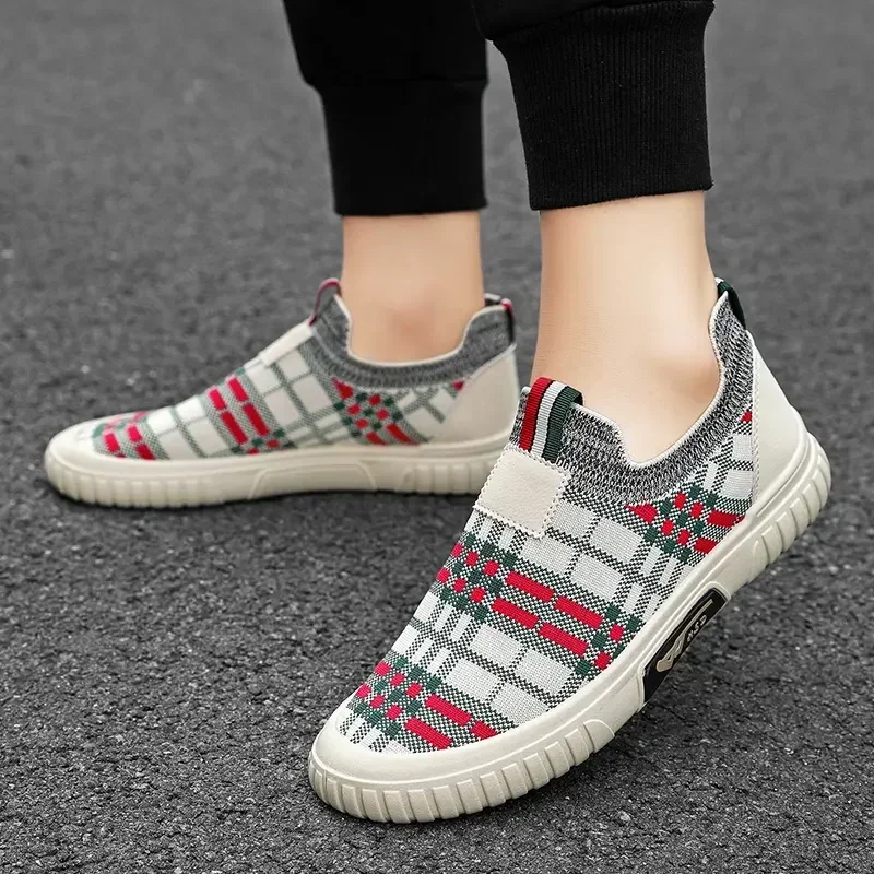 

Men's Fabric Upper Breathable Flat Bottom Low Cuff Soft Sole Comfortable and Lightweight Large-sized Casual Walking Shoes