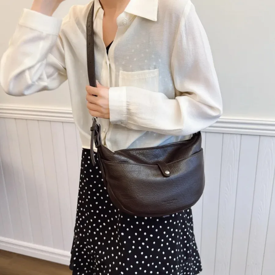 

New niche senior sense of retro large-capacity texture decent simple dumplings bag Yankee slanting cross women's bags