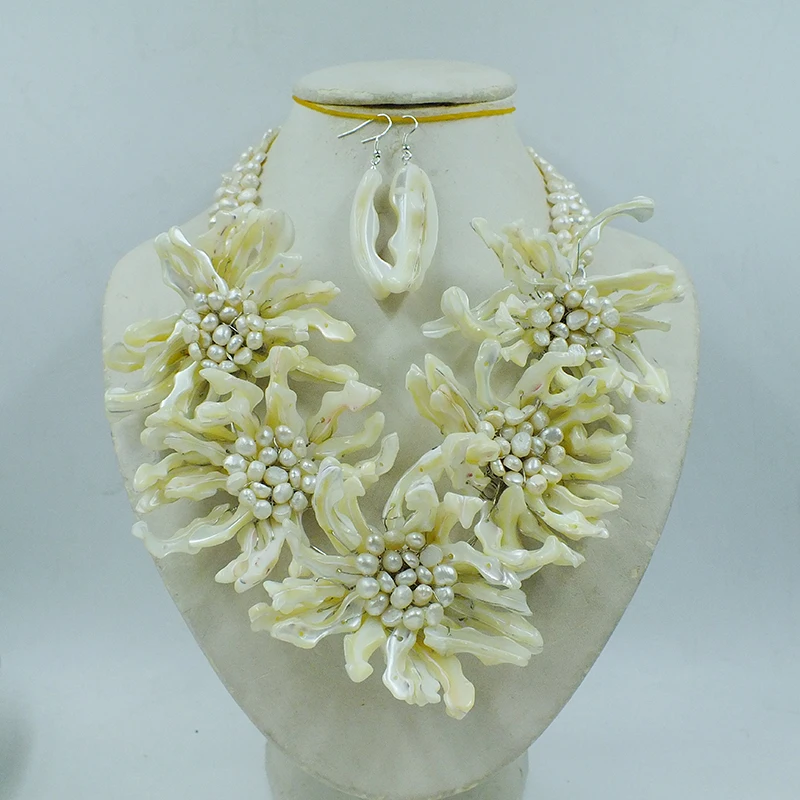 

Charming Wrap White Shell Beads Flower Necklace For Wedding Or Party 19"