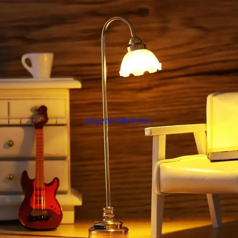 77hd Luz escritorio LED metal dorado en miniatura para 1/12 accesorios casas muñecas decoraciones realistas para