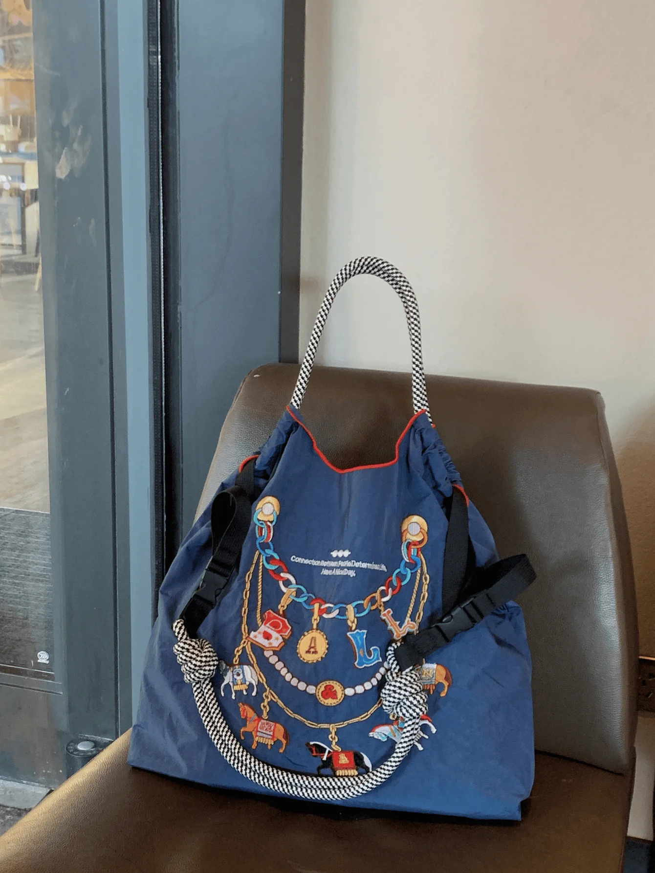 حقيبة كتف نسائية جديدة مطرزة على الطراز الياباني، حقيبة تسوق ذات سعة كبيرة، خفيفة الوزن وقابلة للطي، مناسبة للتنقل والسفر والترفيه والعطلات والحفلات