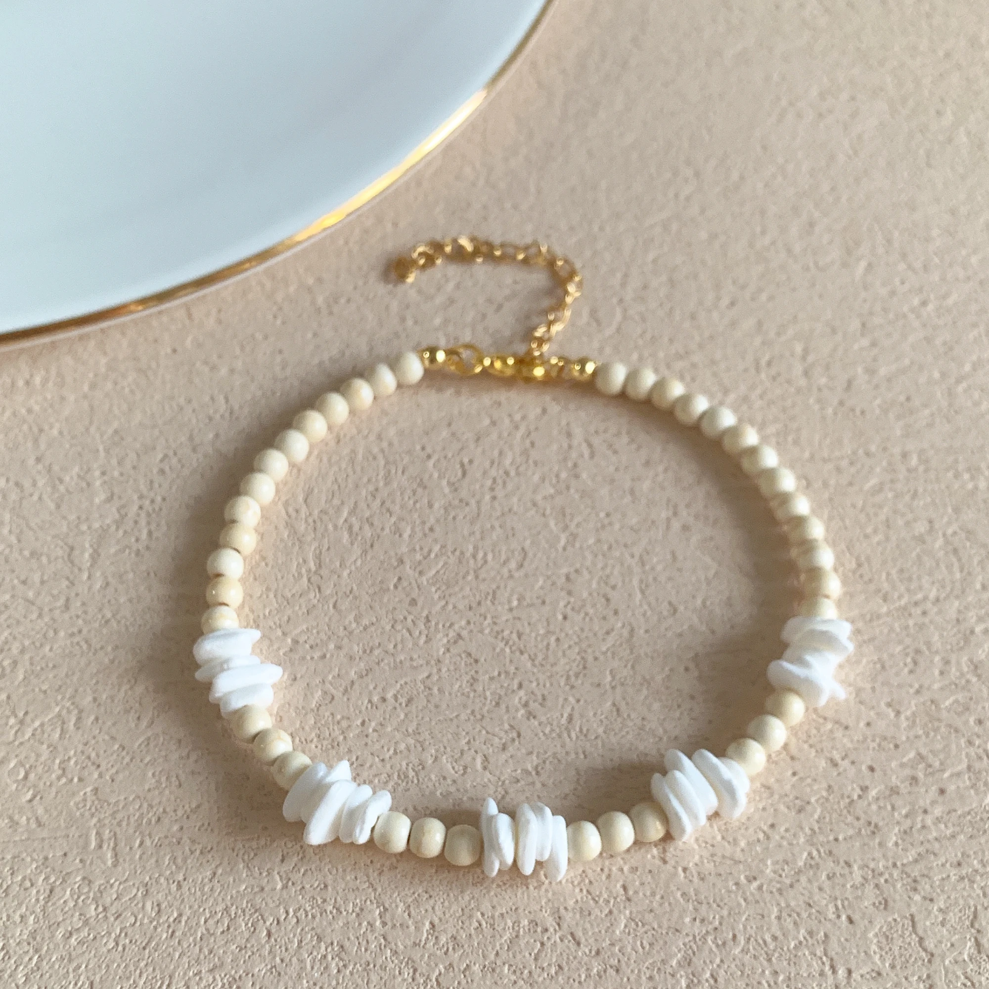 Bohemian Puka Chips Shell Bracelet White Hawaiian Beach SeaShell Choker Colorful Round Beads Womens Jewelry Gift