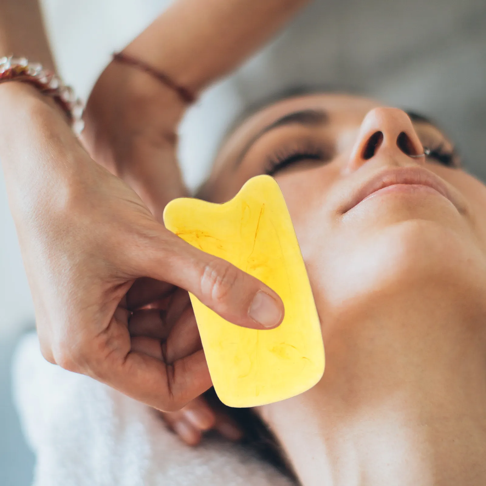 

8Pcs Massaging Scraping Board Tool Set Beeswax Resin for Face Body Trigger Point Acupuncture Therapy Microcirculation Massage