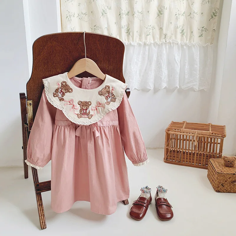 

Korean Spring Childrens Girls Dress Retro Little Bear Embridery Lapel Bow Baby Girls Dress Cotton Long Sleeve Kids Girl Dress