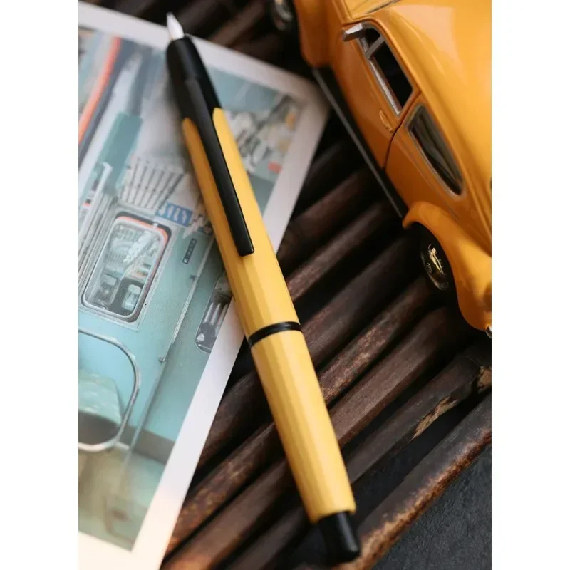 

MAJOHN A2 Press Type Telescopi with A Pointed Injection Molding Version for Student Writing Practice Upright Posture Pen