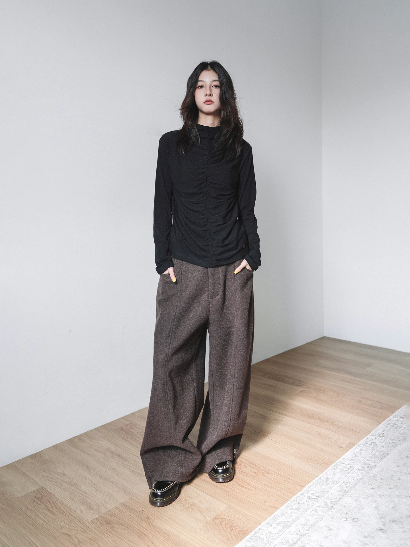 

Slim Fit Long Sve Bla High Collar T-irt Women's Base Layer irt Pleated Paper Person Sle Winter Versatile Commute Wind