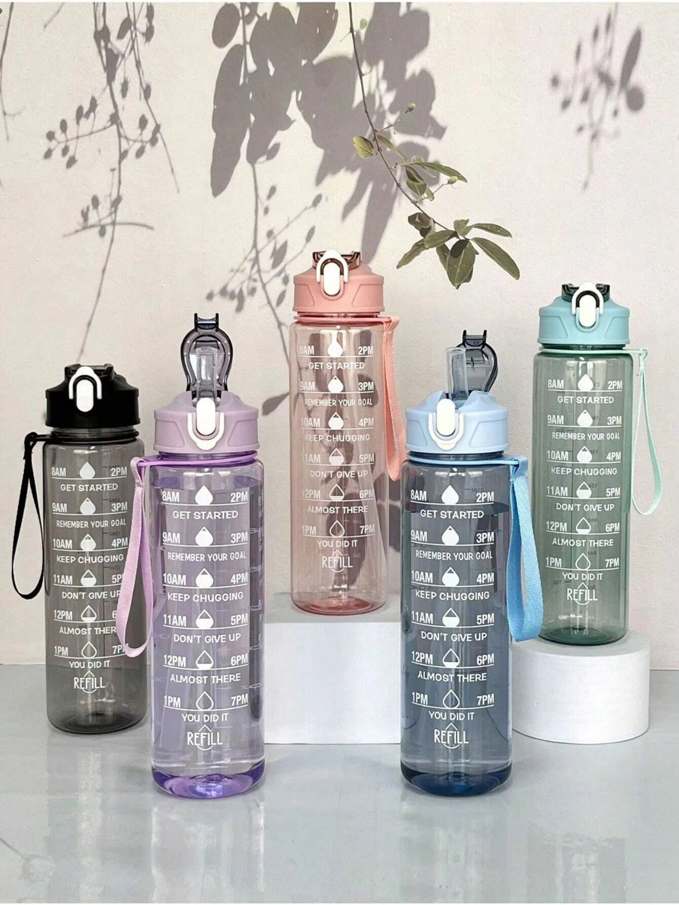 

1 шт., высококачественная пластиковая чашка большой емкости, портативный сипер для летних студентов, спортивная соломенная бутылка для воды для фитнеса, повседневный стиль