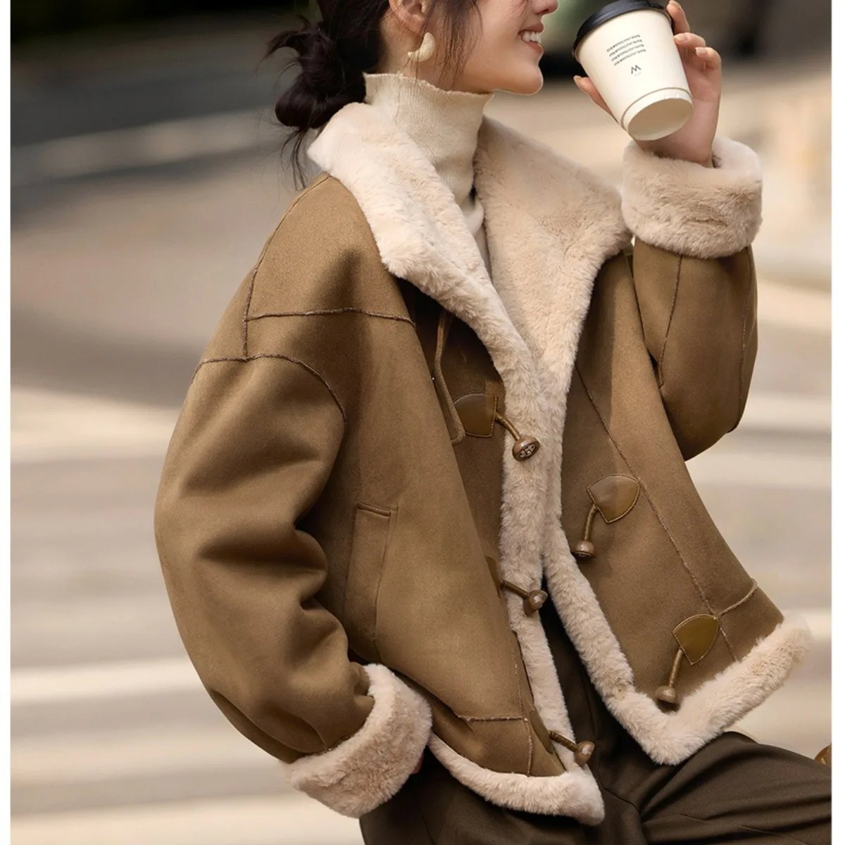 Vintage Faux Shearling Brown Coat For Women Fluffy Lapel Thickened Warm Unique Outerwear New Winter Trendy Office Commute Outfit