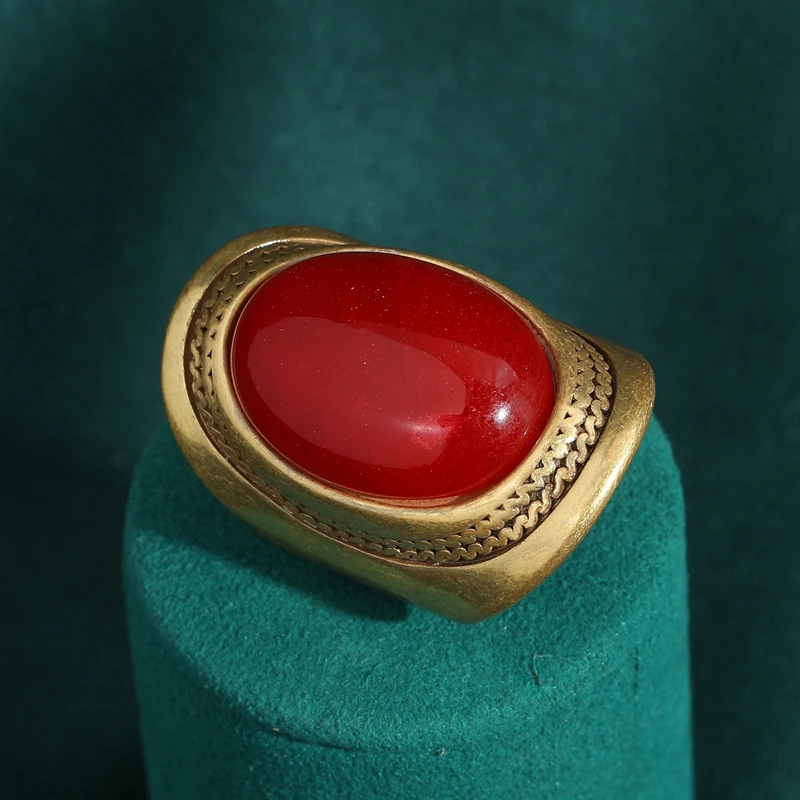 Luxury Vintage Smooth Egg Shape Natural Stone Red Rings Copper Material Micro Inlaid French Retro Jewelry Wedding for Women 2024