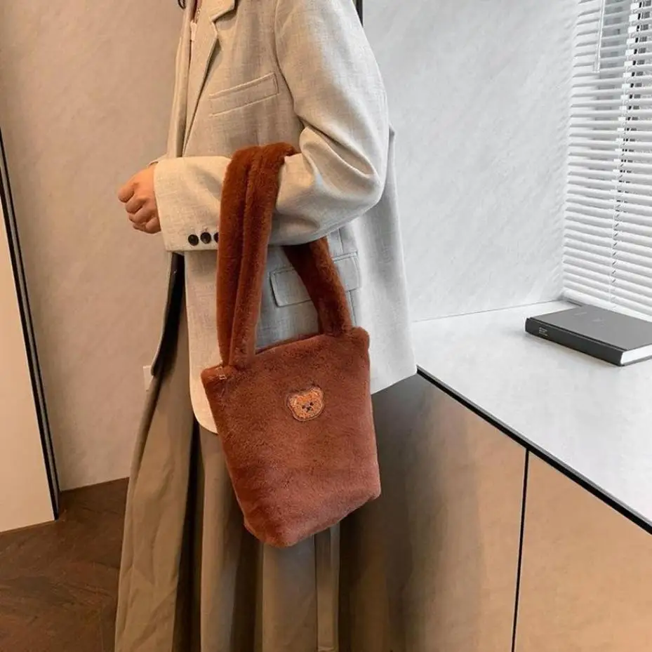 

1 Pcs New Arrival High-Profile Faux Fur Bucket Bag Large Capacity Handbag Single Shoulder Bag Tote Bag For Women Fashion