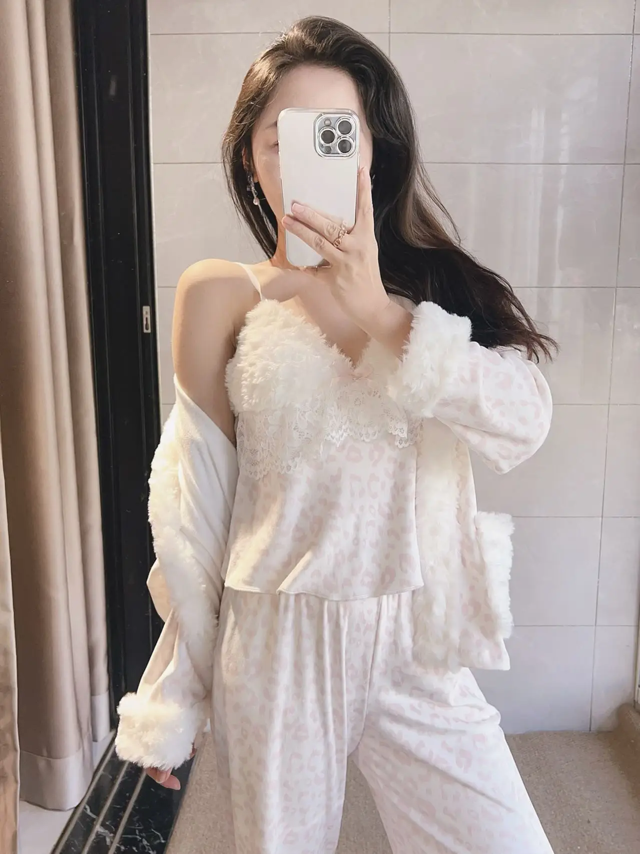 

Романтическая двусторонняя пижама из плотного вельвета с розовым леопардовым принтом, длинными рукавами, V-образным вырезом и рукавами-колокол, для дома