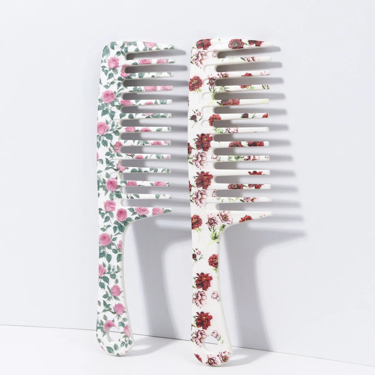 

1pc floral pattern wide toothed comb - anti-static and comfortable to hold without hair sticking,Special for real hair wigs