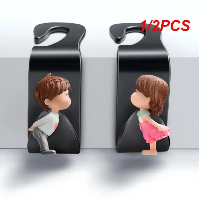 1/2ชิ้นไม้แขวนเก็บของคู่รักจุมพิตส์ทนทานแขวนหลังเบาะรถยนต์น่ารักพนักพิงศีรษะที่เก็บผ้าพนักพิงคลิปเก็บสายแร็คอัตโนมัติ