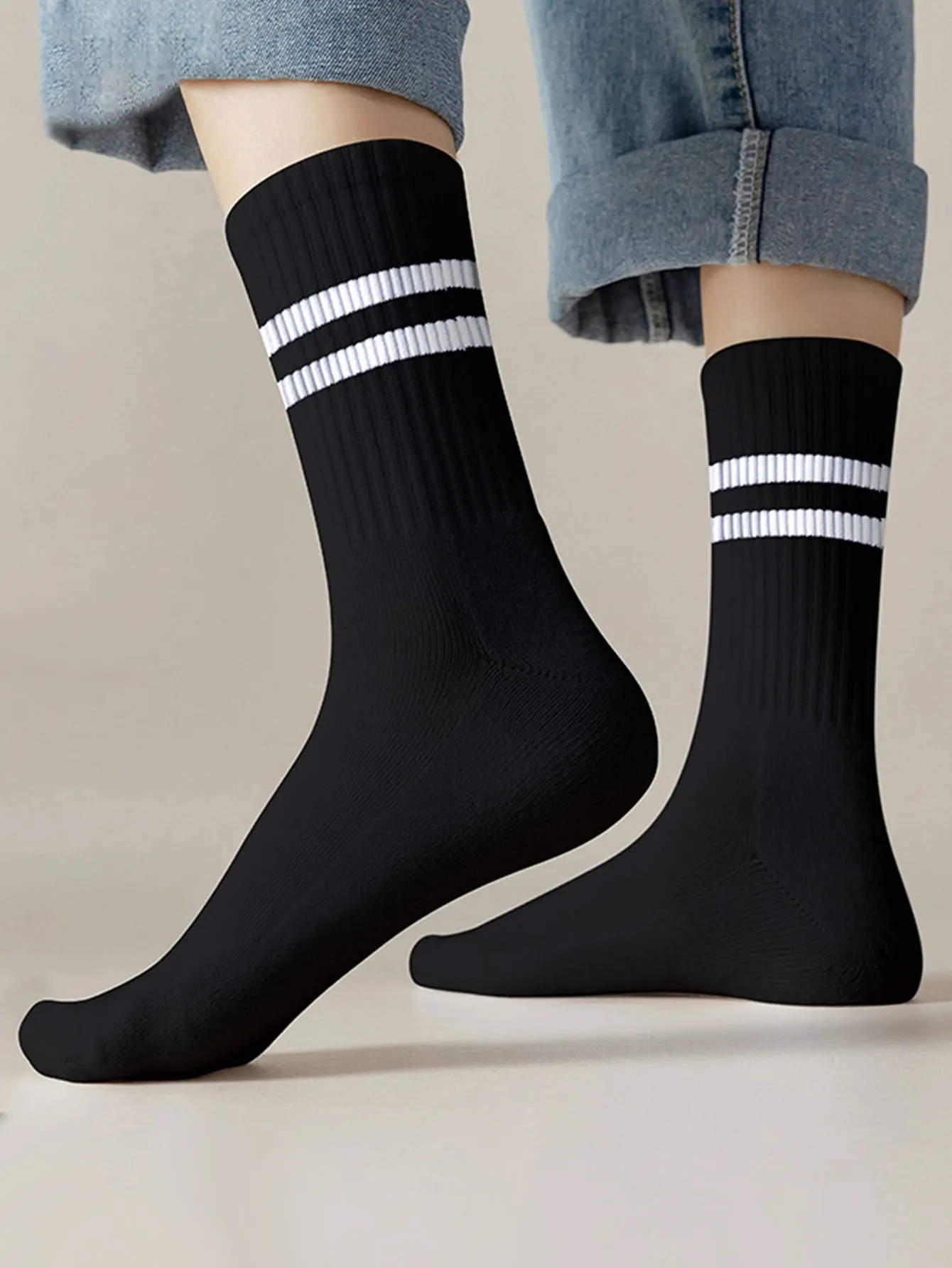 8 Paar schwarz/weiß/einfarbige, doppelt gestreifte Unisex-Outdoor-Mid-Tube-Socken