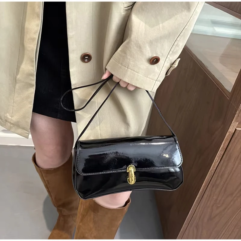 Glänzende PU-Schultertasche mit Schnalle, Damen-Unterarmtasche in Unifarbe, Elegante Vintage-Handtasche im französischen Stil für den Alltag und die Arbeit – Detail 12