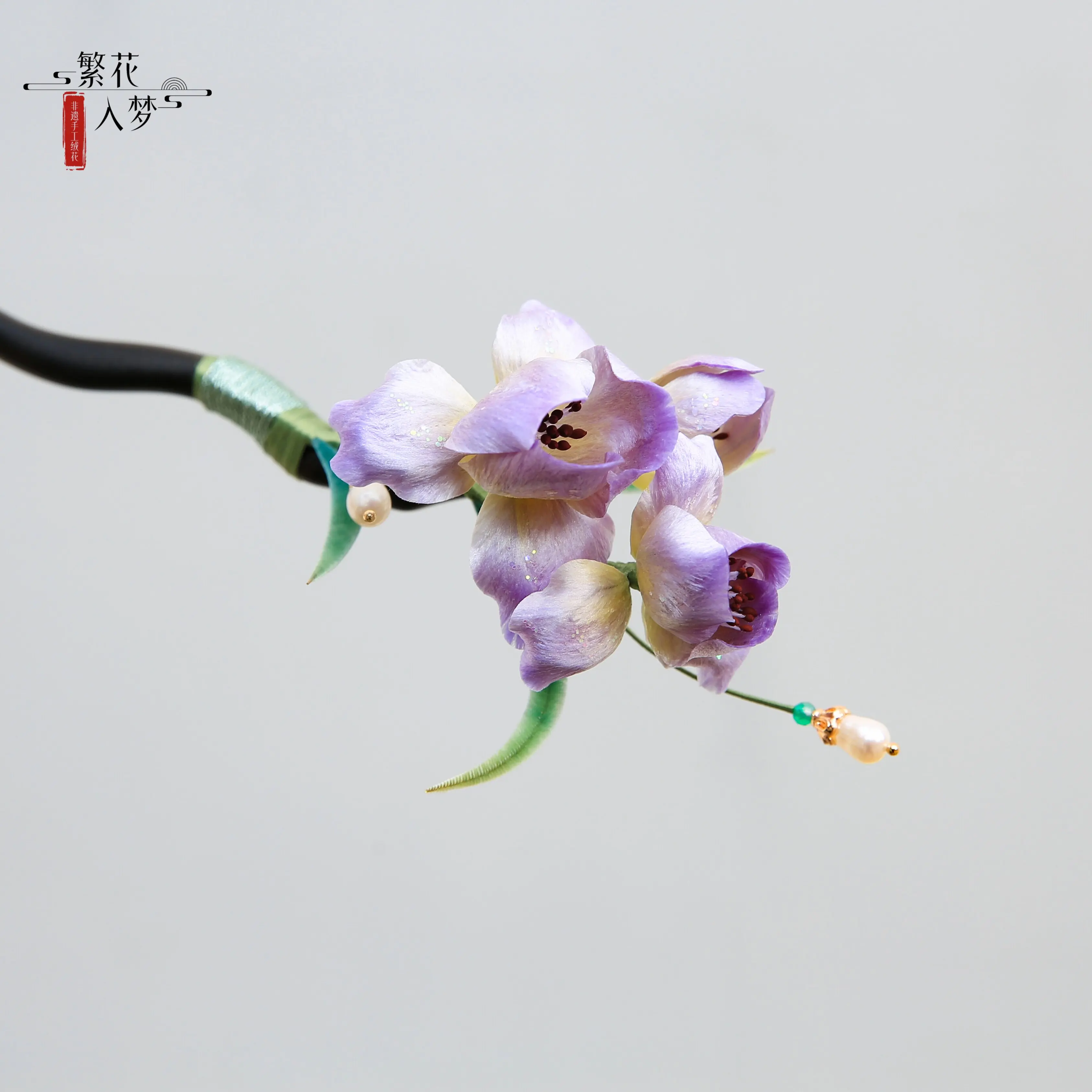 adorno-para-el-cabello-estilo-hanfu-qipao-hecha-a-mano-con-terciopelo-de-seda-color-purpura-con-motivos-de-iris-y-palo-de-sandalo
