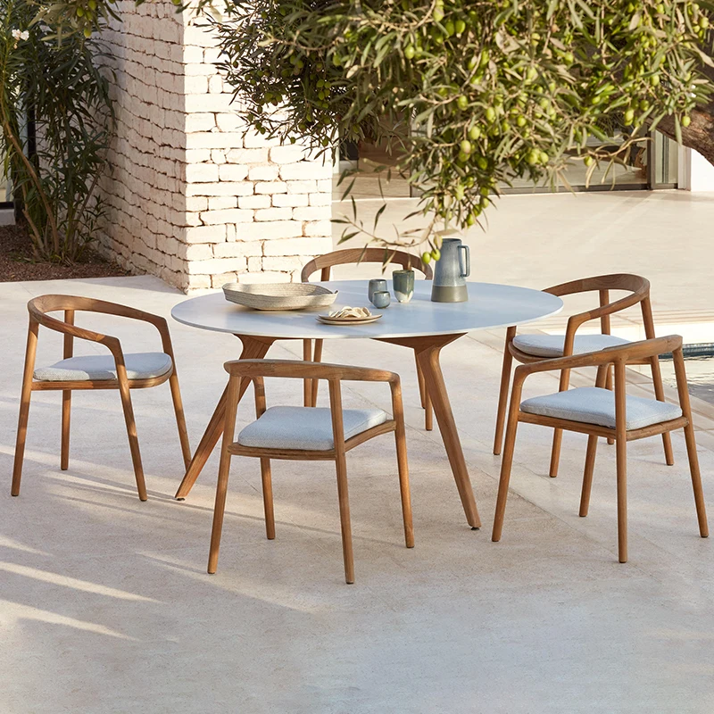 Tische und Stühle im Freien Korrosions schutz Holz balkon dreiteiliges Set aus nordischen modernen Massivholz Couch tisch möbeln