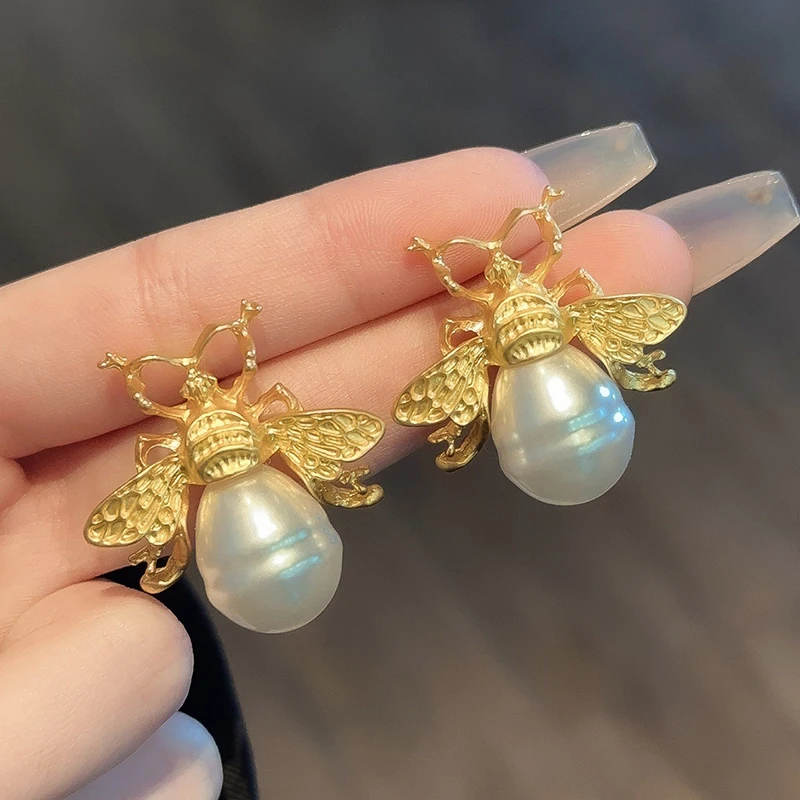 1Pair Vintage Temperament Bee Pearls Stud Earrings For Women Girls Fashion Exaggerate Earrings Party Jewelry Accessories Gifts