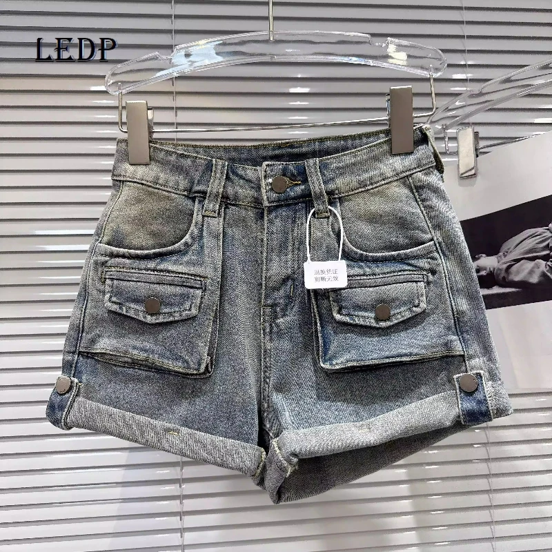 

Новые модные женские джинсовые шорты весна-лето 2026 с оригинальным дизайном карманов и фланцевой отделкой, универсальные, стильные и удобные