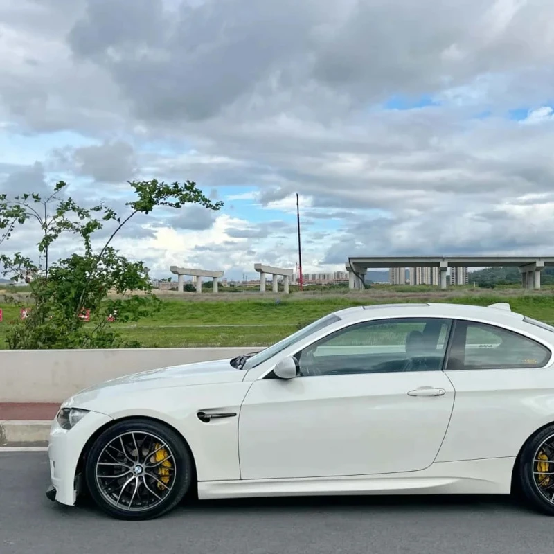 Hot Selling YT Carbon Fiber Fenders Fit E90 E92 E93 335i M3 2011, Custom Upgrade Auto Parts with 3-Month Warranty