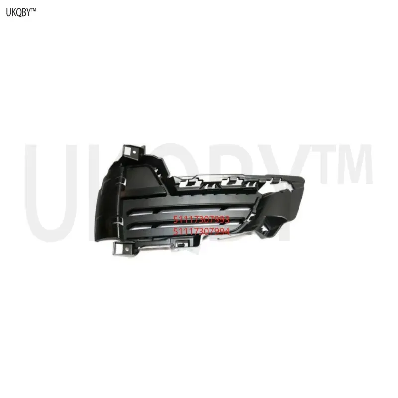 

Боковая решетка закрытая, а верхняя часть средней правой решетки закрытая 51117307993 51117307994 5111733