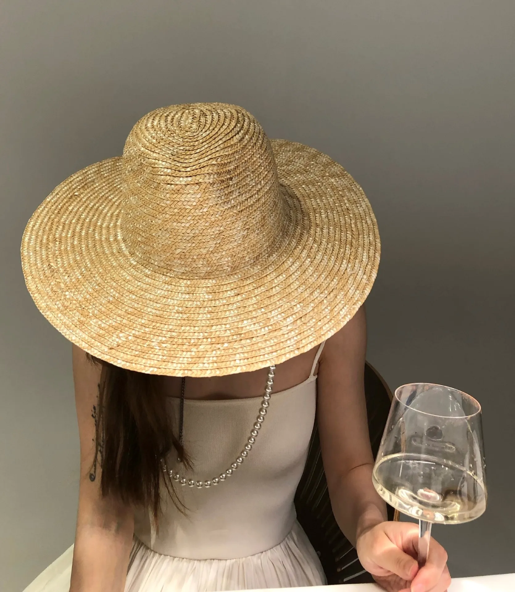 2024 Spring/Summer Wheat Straw Big Eaf Jazz Straw Hat Pearl Chain Wheat Straw Fashion Travel Beach Straw Hat Women