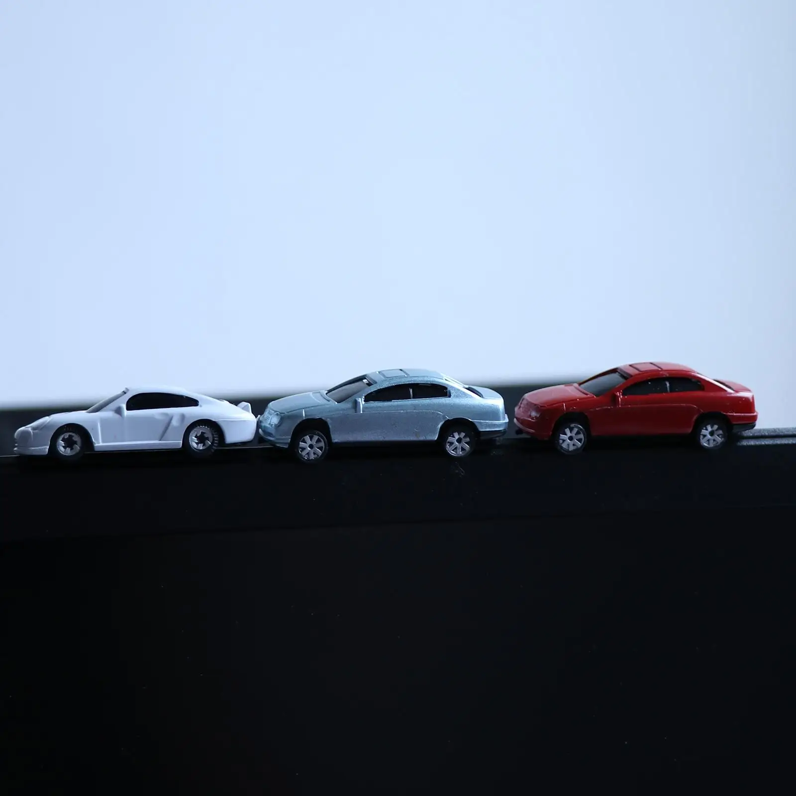 50pcs HO Scale Model Car Railway Layout Architecture Multicolor Train Scenery 1/87 Miniature Vehicle Car Toy Dollhouse Box Model