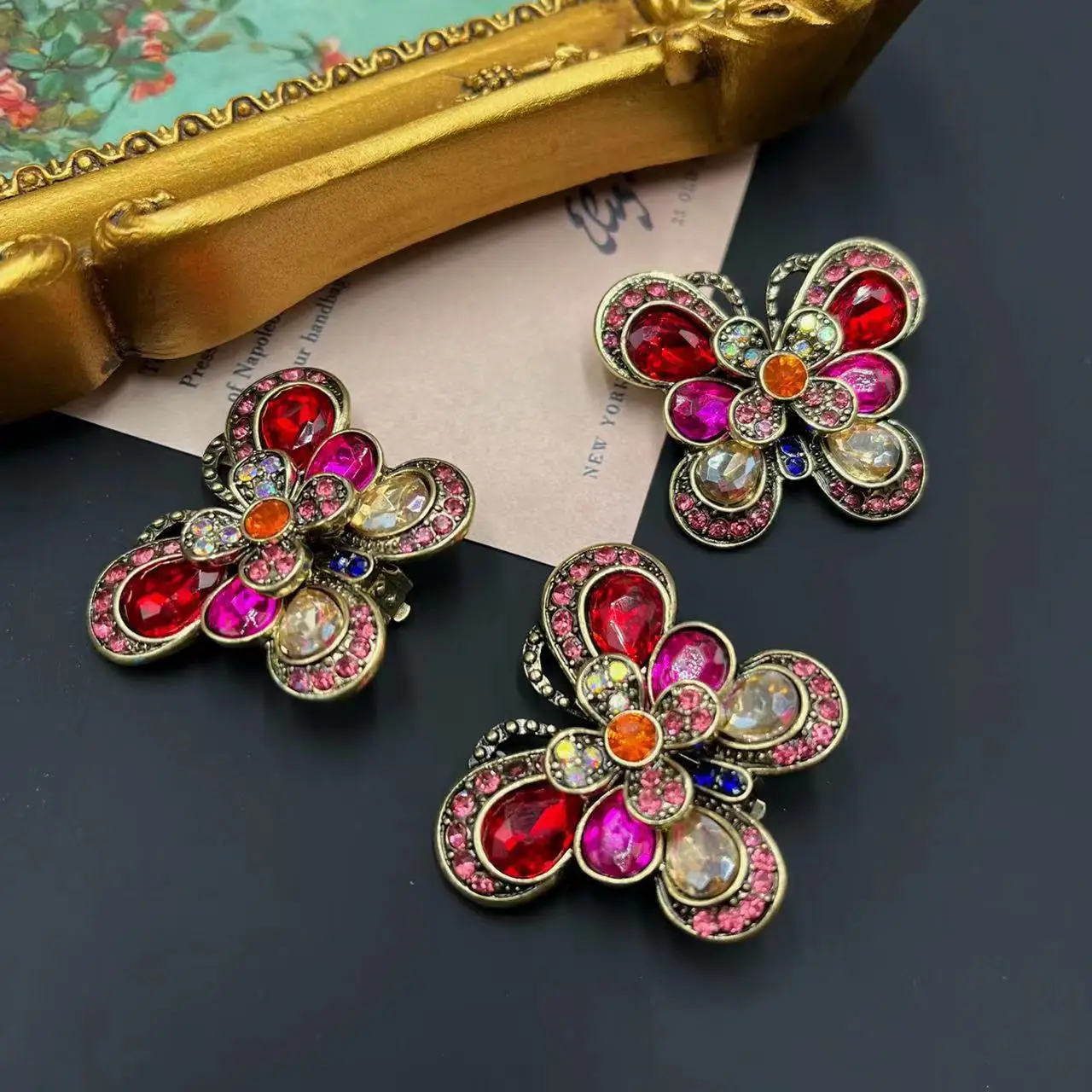 New Arrival Exquistie Rhinestone Butterfly Palace Brooches Pins For Women Men Shiny Boutique Crystal Insect Badges Jewelry