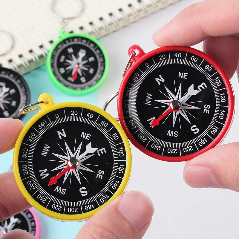 

D5 8Pcs Outdoor Compass Camping Hiking Pocket Brass Keychain Scientific Experiment Toy Kids Birthday Party Favors School Reward