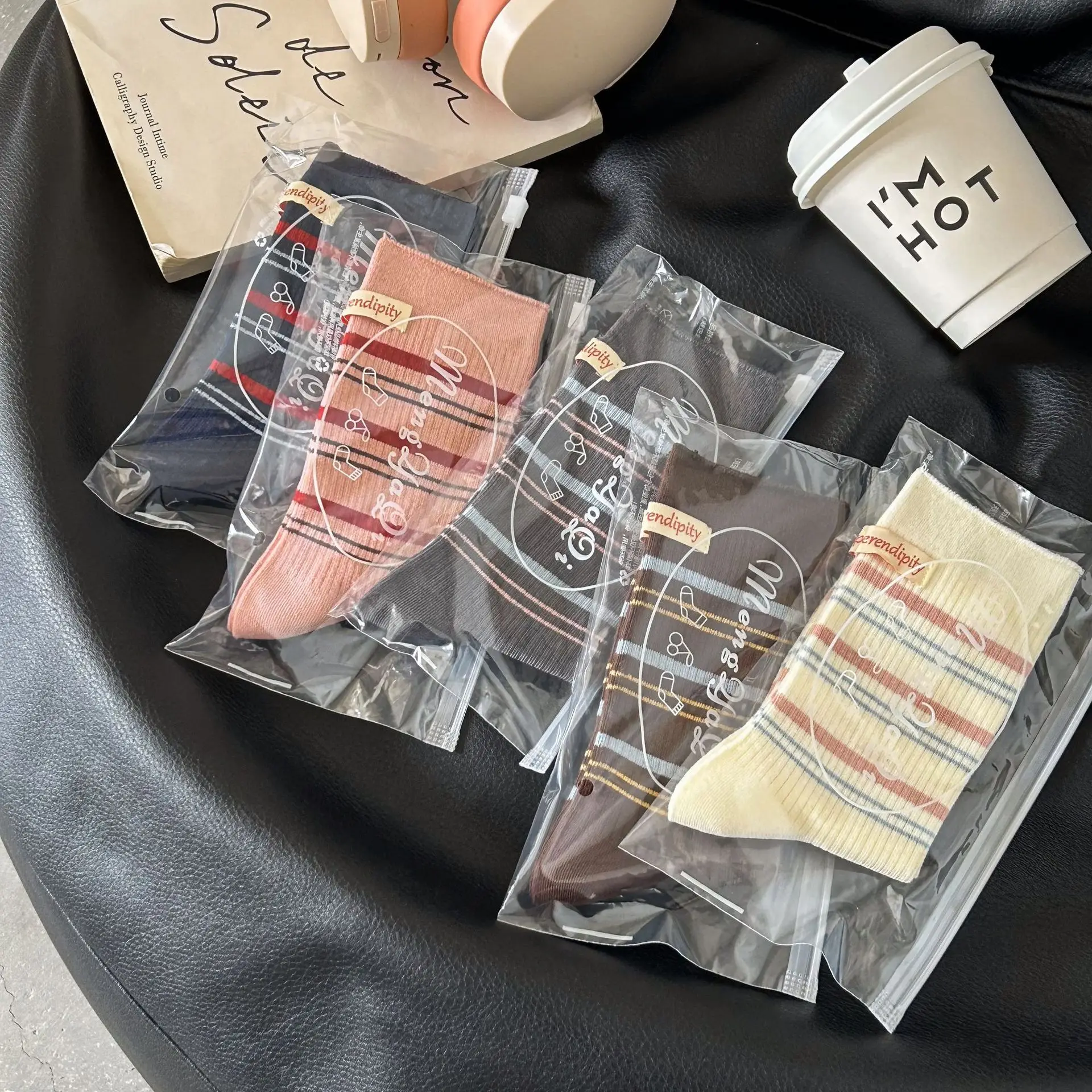 Calcetines de mujer japoneses Retro Casual rayas contrastantes Harajuku moda versátil calcetines de tubo medio cómodos calcetines de algodón puro