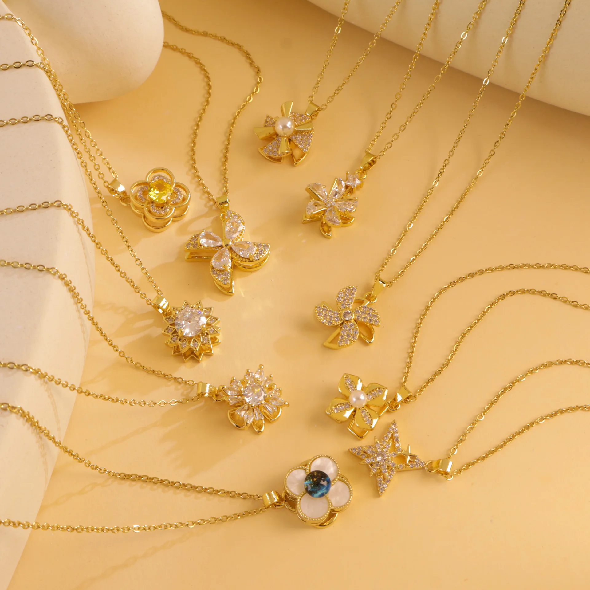 

Spinning Flower Necklace for Women Unique Design Elegant Gold Color Tarnish-Resistant Titanium Steel Fashion Jewelry Accessory