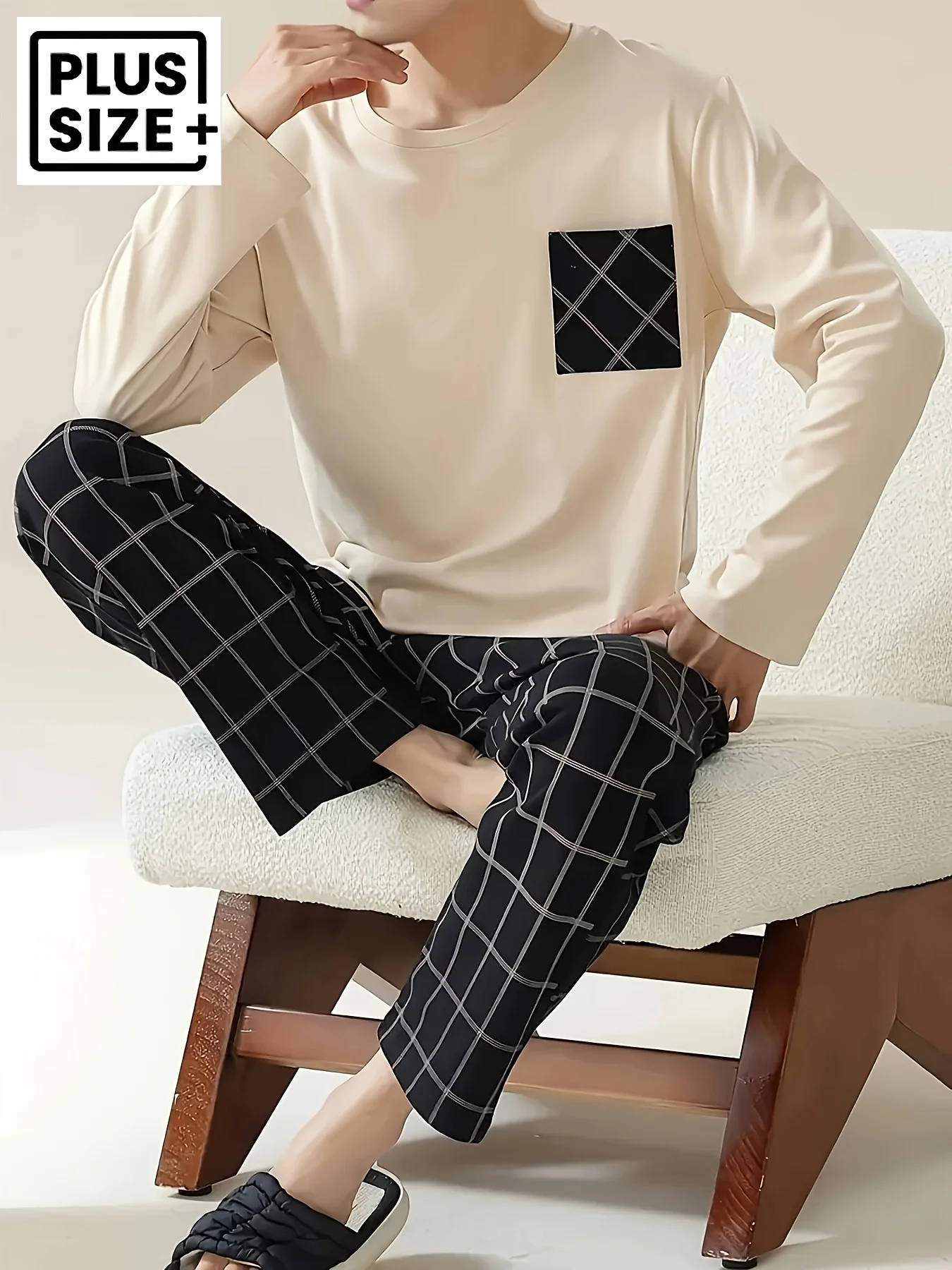 

Men's oversized pajama set with round-neck design. The basic style is suitable for comfortable wearing throughout the four seaso