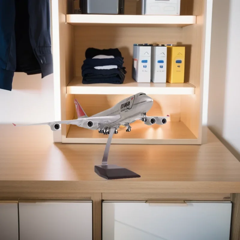 

1:150 Scale 47cm 747 Model Airplane Northwest Boeing B747 Plane Models Diecast Airplanes with LED Light for Collection Decoratio