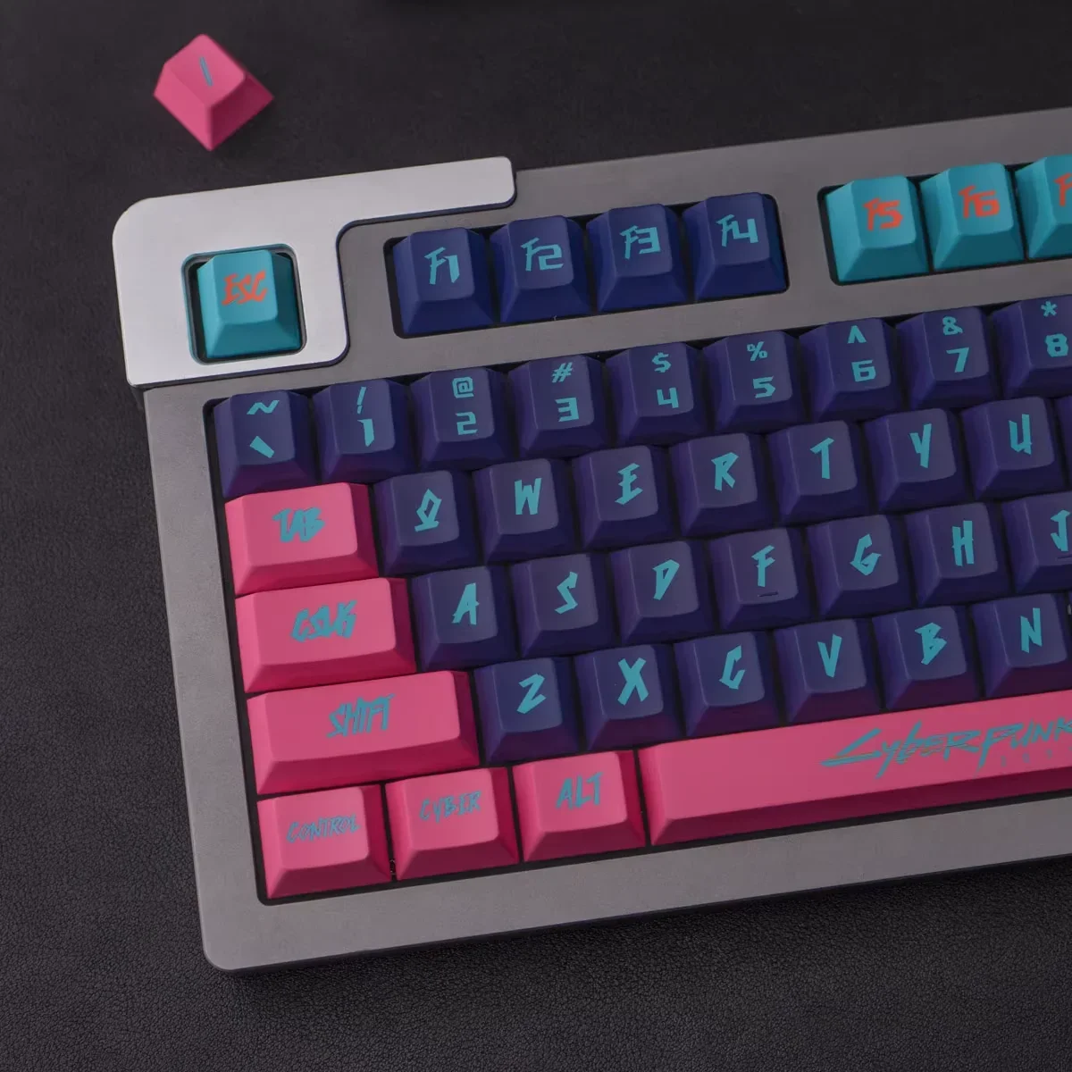 PBT Cyber punkk keycaps สีระเหิดความร้อนเชอร์รี่ความสูงสีชมพูสีม่วงคีย์บอร์ดเชิงกลที่กำหนดเอง GK61 Anne Pro 2