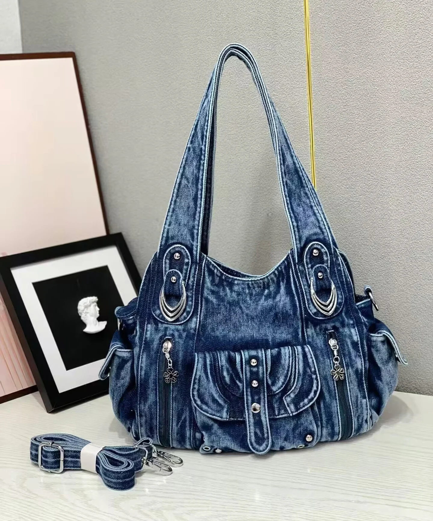 

iPinee High Quality Denim Women Handbag Casual Large Capacity Hobos Bag Hot Sell Female Totes Bolsas Shoulder Bag