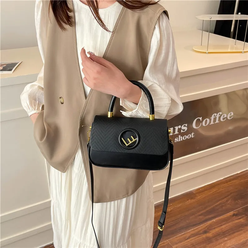 

Эфирное глянцевое кроссбоди со светоотражающей поверхностью и керамической застежкой для галереи, вкрашивания светящейся грации