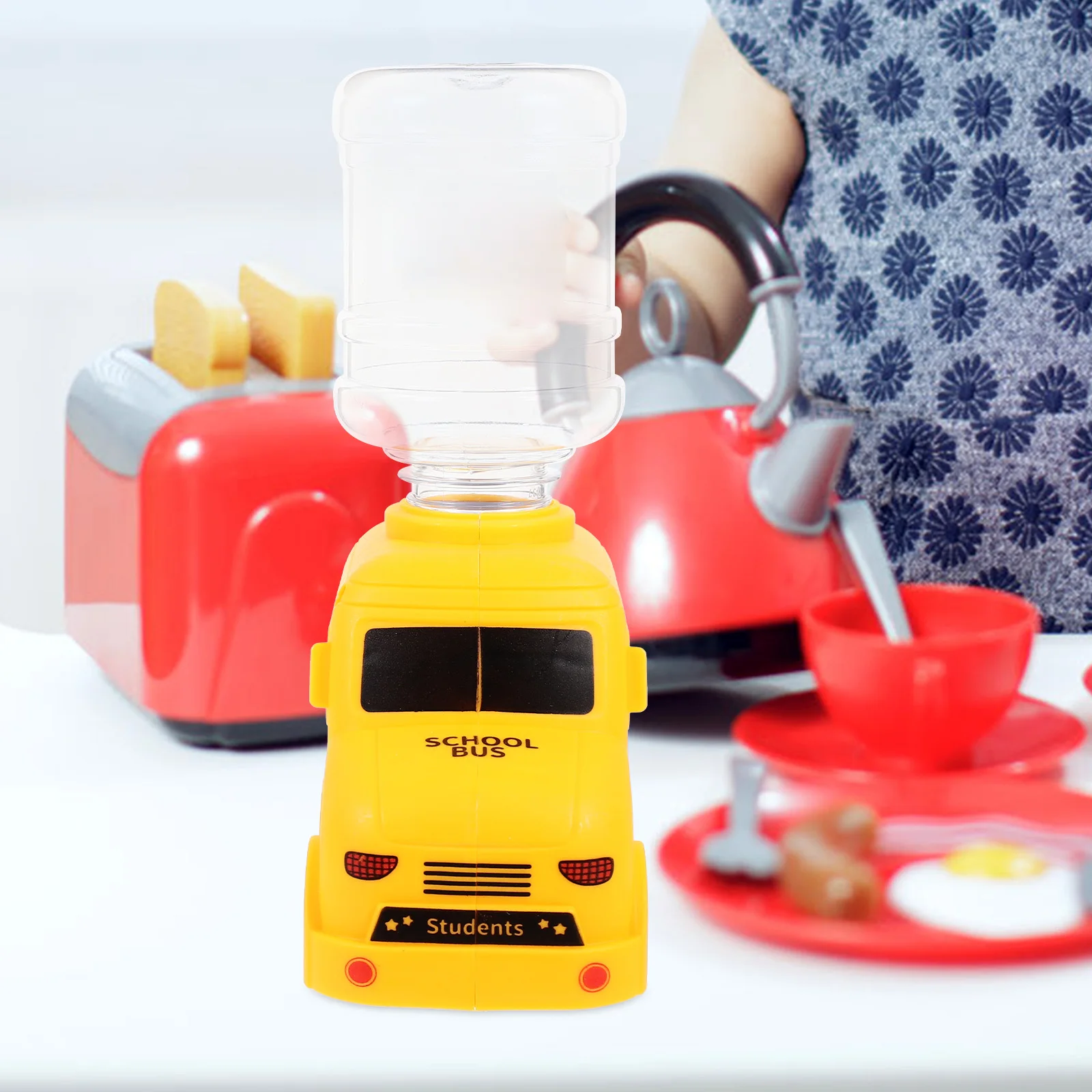 1pc Mini Wasser Dispenser Schule Bus Form Kinder Pretend Spielen Küchengerät Trinkbrunnen Für Kleinkinder Desktop Bildungs