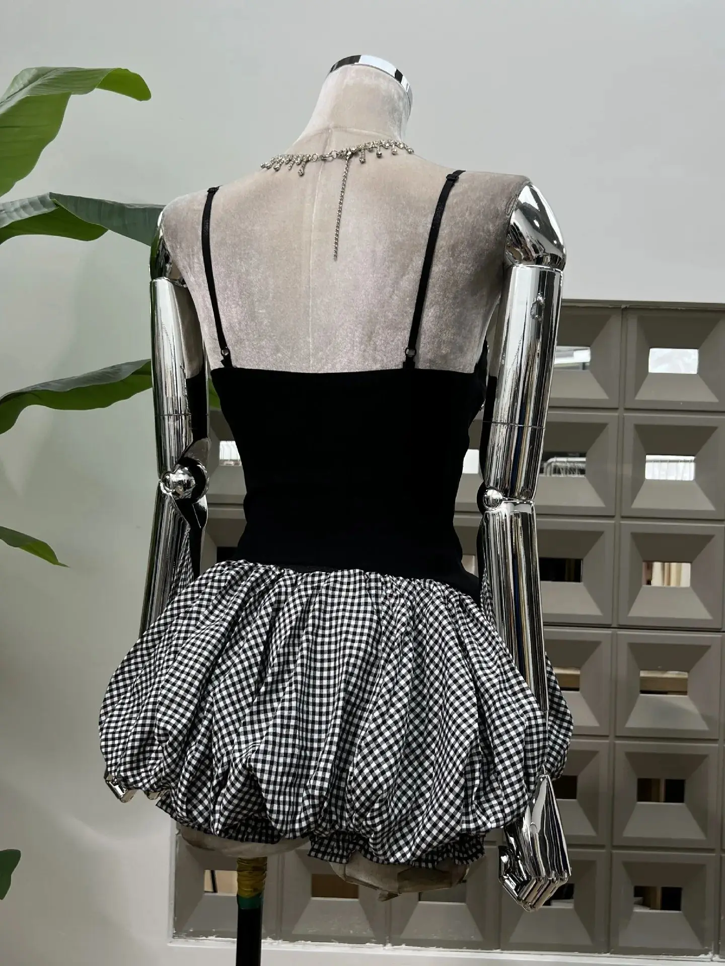 المرأة مثير بلا أكمام مصمم حفلة عيد ميلاد فساتين لحفلات الكوكتيل الأسود المرقعة قطعتين فستان مجموعات ملهى ليلي ألف خط العباءات