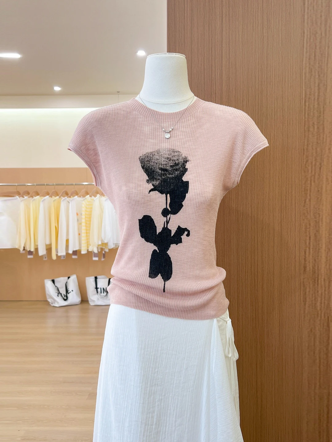 

Elegant Rose Print Knitted Top Women's Summer Short Sleeve Fashionable Beautiful Korean Style Slim Fit Comuter Style Fiber 100%
