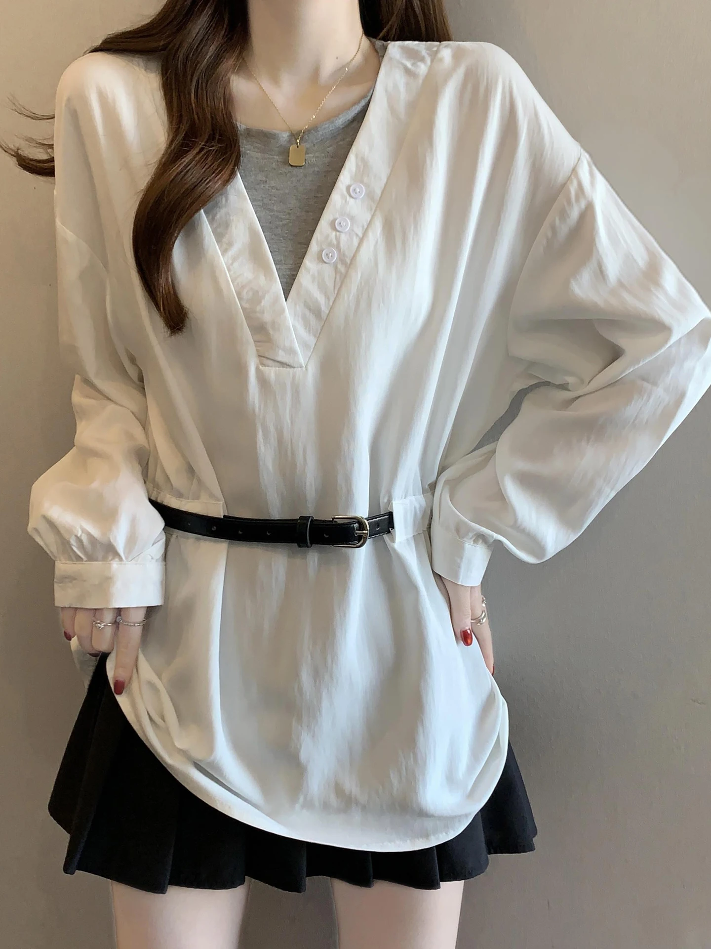 

White V-ne Long Sve irt Women's plus Size Slimming Waist Concealing Belly Covering Spring Faion Korean Sle Loose Fit