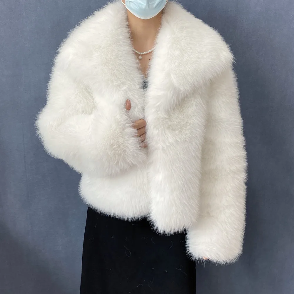 Women's Plus Size Winter Fur Coat Fox Large Lapel Loose Short Top Elegant Warmth for Cold Weather