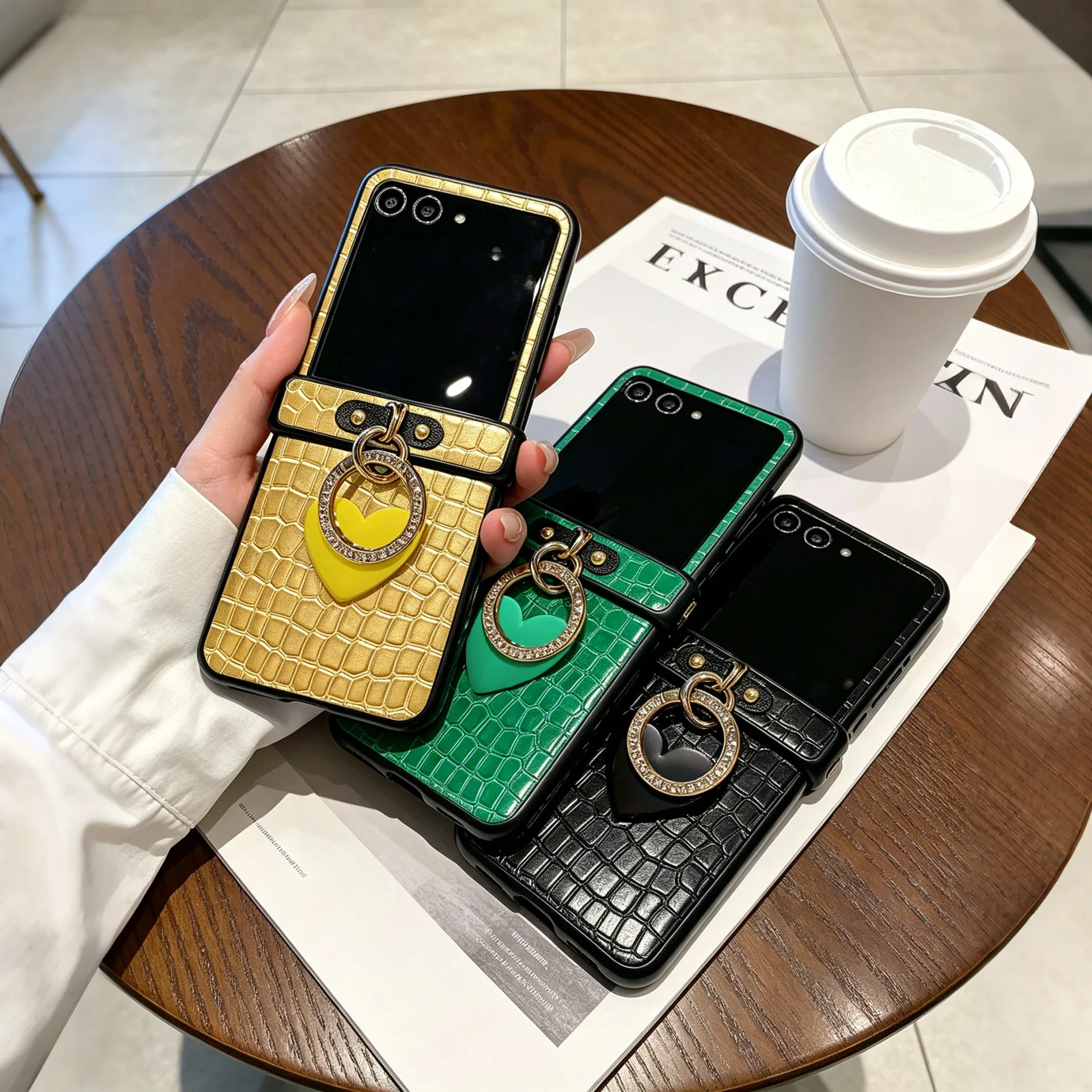 Phone Cases Vogue - เคสโทรศัพท์ลายหนังจระเข้ หัวเข็มขัดเพชรเทียมแวววาวสไตล์ Vogue สำหรับ Moto Razr