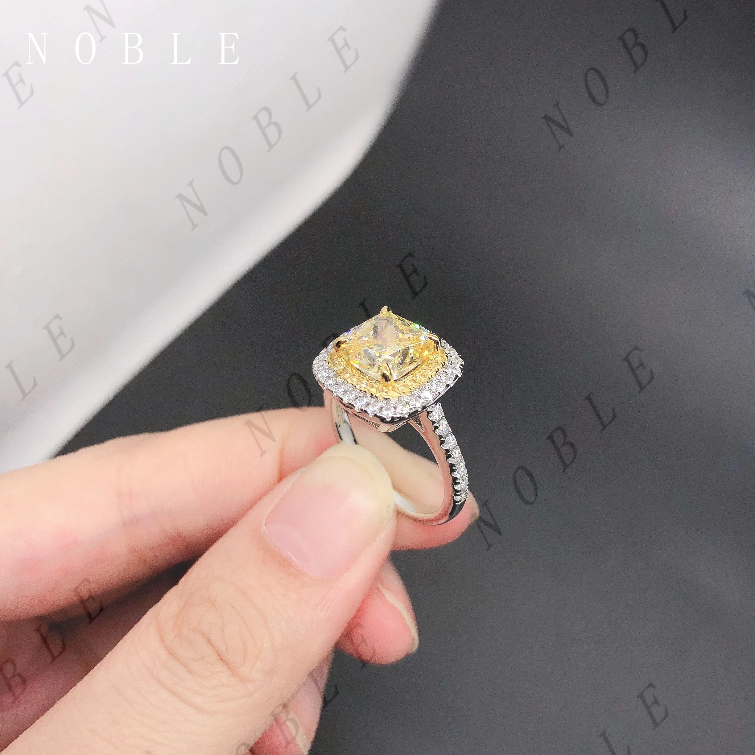 Echter Weißgold AU750 Ring 2,5 CT Strahlend geschliffener gelber Diamant Verlobungsringe für Frauen Schöner Jubiläumsring – Detail 2